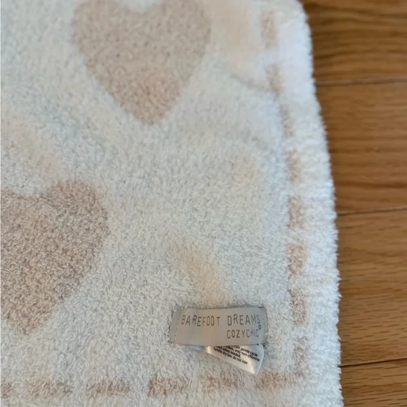 Barefoot Dreams CozyChic Heart Blanket - Pink and White - Picture 8 of 10